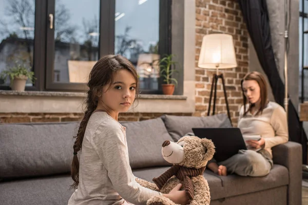 Kid with teddy bear — Stock Photo, Image