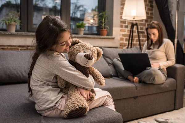 Kid playing with teddy bear — Stock Photo, Image