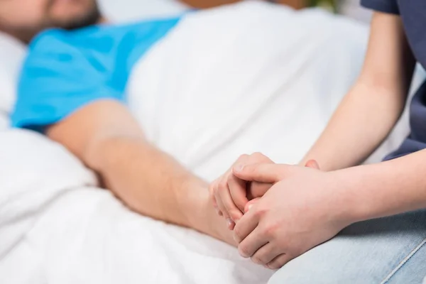 Dad and son in hospital — Stock Photo