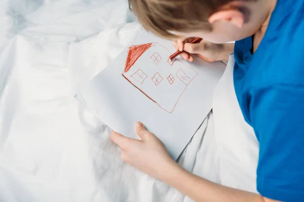 Boy drawing picture — Stock Photo
