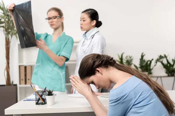 Doctors looking at x-ray picture together — Stock Photo