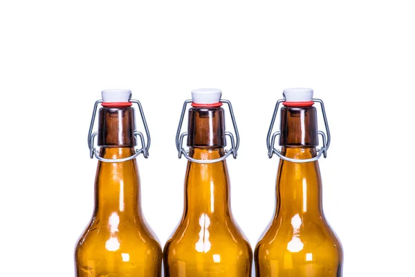 Trois bouteilles de bière scellées — Photo de stock