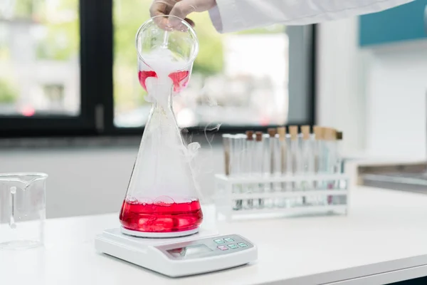 Scientist making experiment — Stock Photo