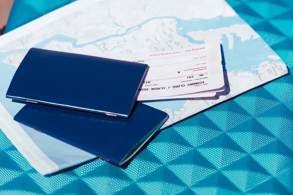 Carte, passeports et billets — Photo de stock