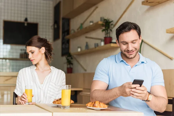 Unhappy couple in cafe — Stock Photo