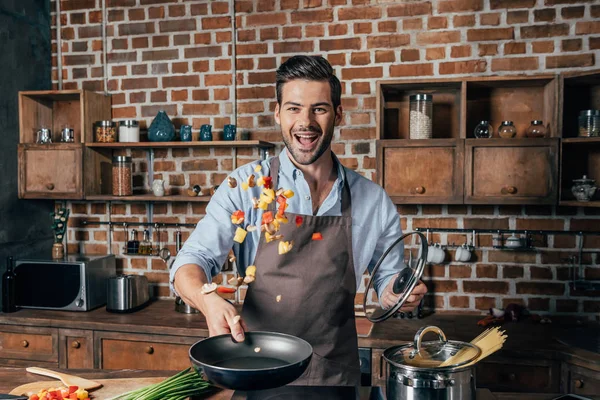 Young man cooking — Stock Photo