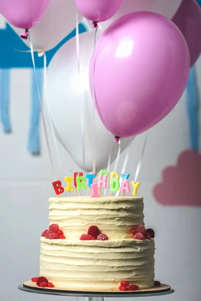 Pastel de cumpleaños con número uno — Stock Photo
