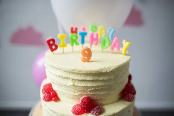 Pastel de cumpleaños con el número nueve — Stock Photo