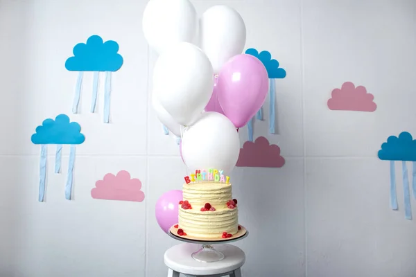 Delicious birthday cake — Stock Photo