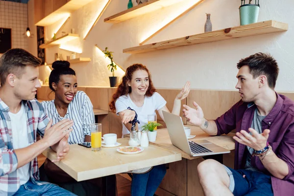 Multiethnic friends in cafe — Stock Photo