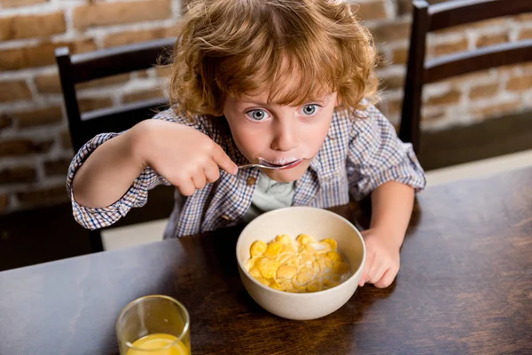 Child eating breakfast — Stock Photo