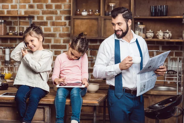 Father and daughters on kitchen in morning — Stock Photo