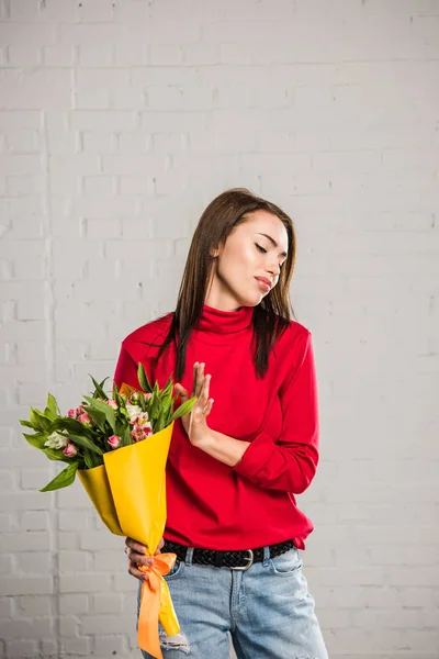 Woman rejecting bouquet of flowers — Stock Photo