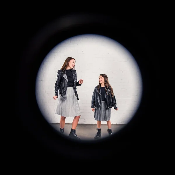 Mother and daughter through round frame — Stock Photo