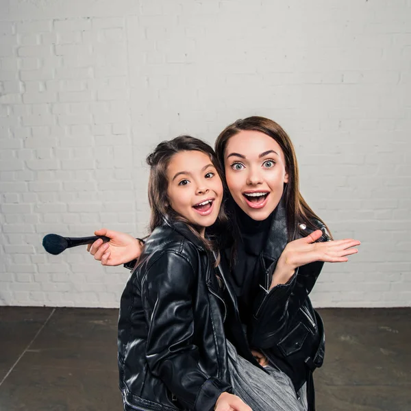 Surprised mother and daughter — Stock Photo