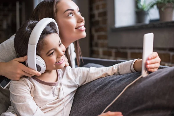 Familie macht Selfie — Stockfoto