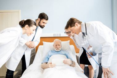 Doktorlar ve üst düzey hasta 