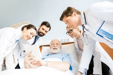 Doktorlar ve üst düzey hasta 
