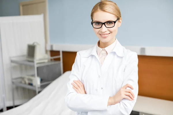 Profesional joven médico —  Fotos de Stock