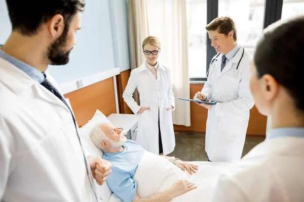 Doctors and senior patient — Stock Photo, Image