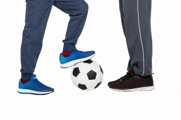 Far och son spelar fotboll — Gratis stockfoto