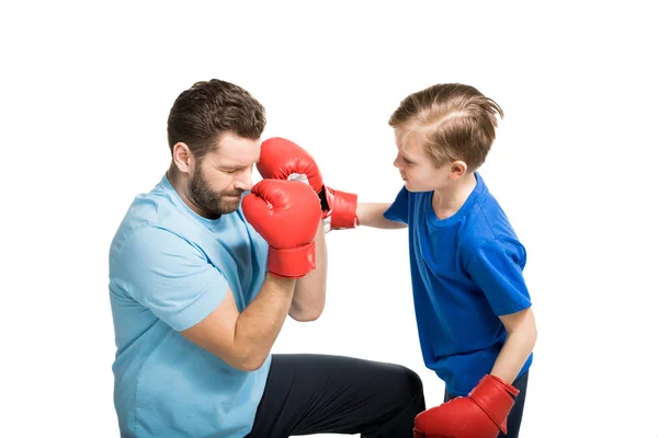 Vater mit Sohn beim Boxtraining — Stockfoto