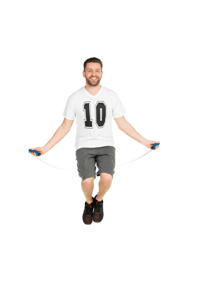 Человек прыгает с скакалкой
