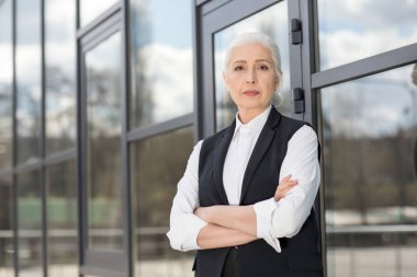 Kendine güvenen üst düzey iş kadını 