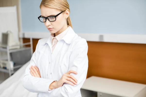 Profissional jovem médico — Fotografia de Stock