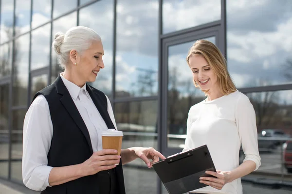Businesswomen on meeting outdoors — Stock Photo