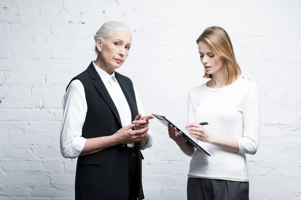 Business people discussing work — Stock Photo