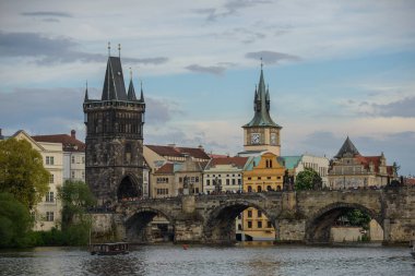 Nehri Vltava ve Charles Köprüsü, Prag, başkent Çek Cumhuriyeti