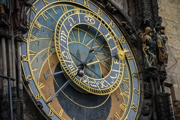 Pražský orloj (Orloj) v starém městě Praha, Česká republika — Stock fotografie