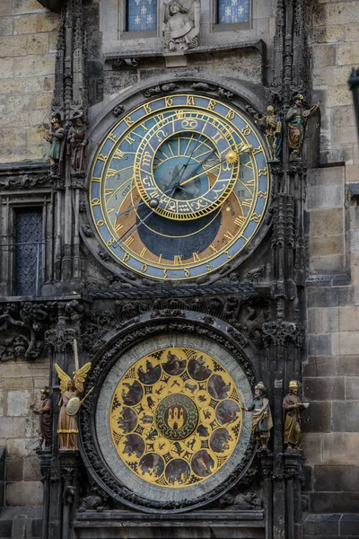 Praha orlojem na radniční věž — Stock fotografie