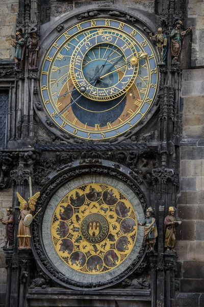 Praga Orloj relógio astronômico na torre da prefeitura — Fotografia de Stock