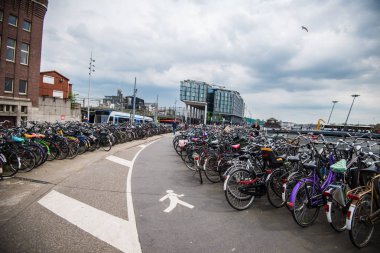Birçok motosiklet Hollanda