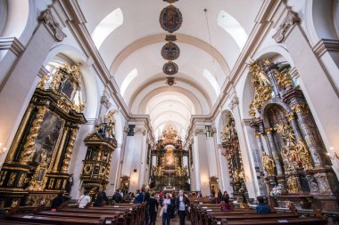 Prague, Çek Cumhuriyeti, 13 Mayıs 2017: Ana sunak, Carmelite kilise of Our Lady muzaffer Prag.