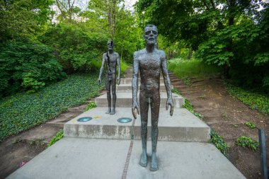 Prague, Çek Cumhuriyeti - 11 Mayıs, 2017: Prag komünizm kurbanları Anıtı. 1948-1989 döneminde komünist rejim kurbanları anısına Prag'da heykeller bir dizi.