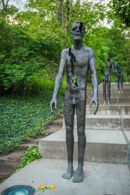 Prague, Çek Cumhuriyeti - 11 Mayıs, 2017: Prag komünizm kurbanları Anıtı. 1948-1989 döneminde komünist rejim kurbanları anısına Prag'da heykeller bir dizi.