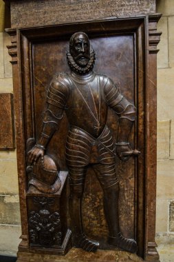 Dua eden şövalye veya Kral mermer antik kısma