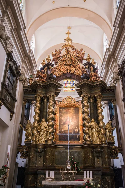 PRAGUE, CZECH REPUBLIC, MAY 13, 2017: The main altar of Carmelite Church of Our Lady Victorious in Prague. — Stock Photo, Image