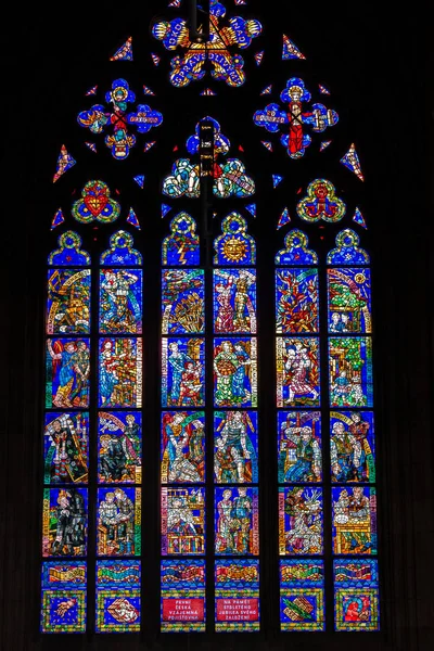 PRAGUE, REPÚBLICA CHECA - 12 de maio de 2017: O belo interior da Catedral de São Vito em Praga, República Checa — Fotografia de Stock