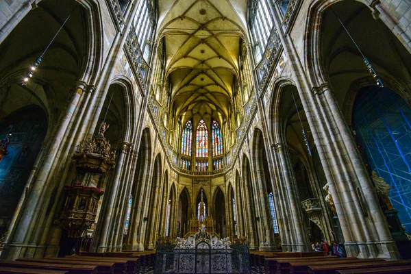 Prag, Tjeckien - 12 maj, 2017: vackra interiören i den St Vitus Cathedral i Prag, Tjeckien — Stockfoto