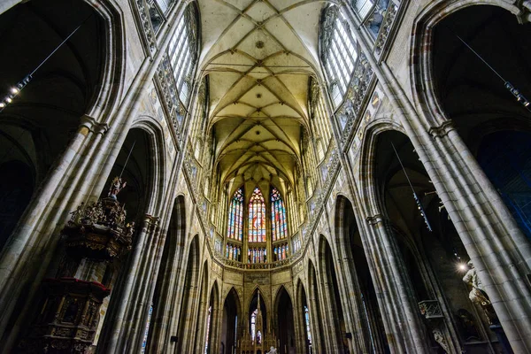 Prag, Tjeckien - 12 maj, 2017: vackra interiören i den St Vitus Cathedral i Prag, Tjeckien — Stockfoto