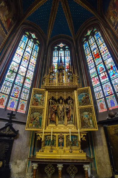 PRAGA, REPÚBLICA CHECA - 12 de mayo de 2017: El hermoso interior de la Catedral de San Vito en Praga, República Checa — Foto de Stock