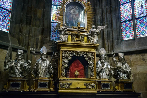 PRAGA, REPUBBLICA CECA - 12 maggio 2017: Il bellissimo interno della Cattedrale di San Vito a Praga, Repubblica Ceca — Foto Stock