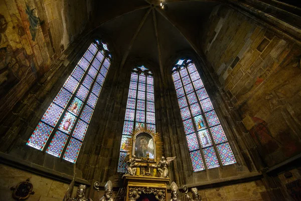 Prag, Tjeckien - 12 maj, 2017: vackra interiören i den St Vitus Cathedral i Prag, Tjeckien — Stockfoto