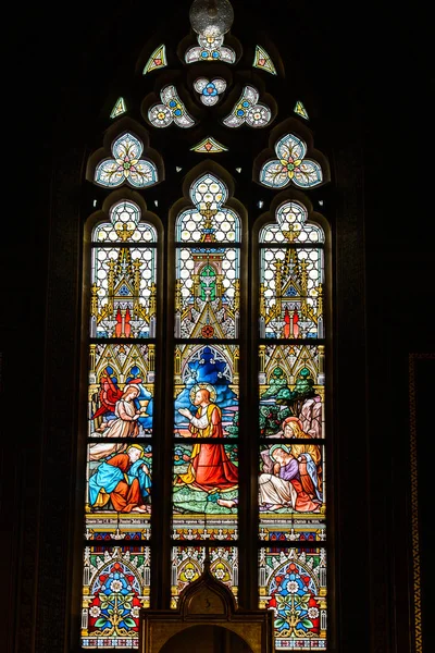 布拉格，捷克共和国-2017 年 5 月 11 日： 在捷克首都布拉格，维谢赫拉德大教堂的彩色玻璃 — 图库照片