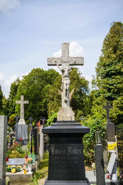 PRAGA, CHECA - 12 de mayo de 2017: Cementerio de Vysehrad — Foto de Stock