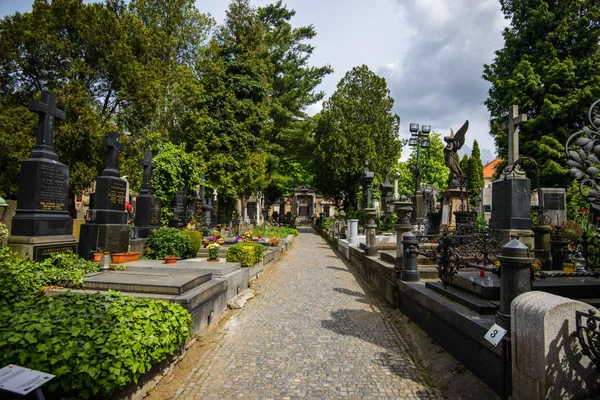 PRAGA, CHECA - 12 de mayo de 2017: Cementerio de Vysehrad — Foto de Stock